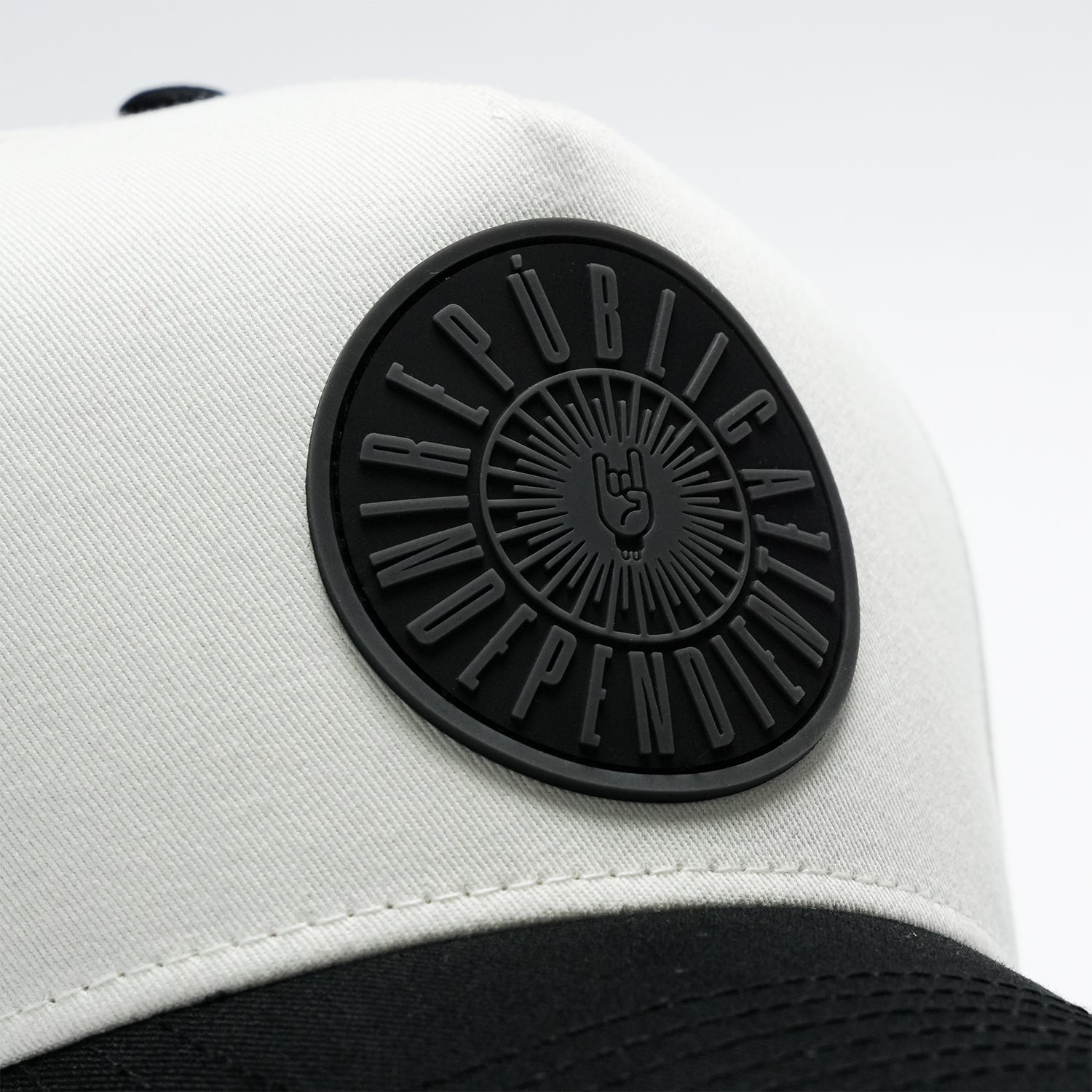 República Independiente Frame Cap - Natural Black