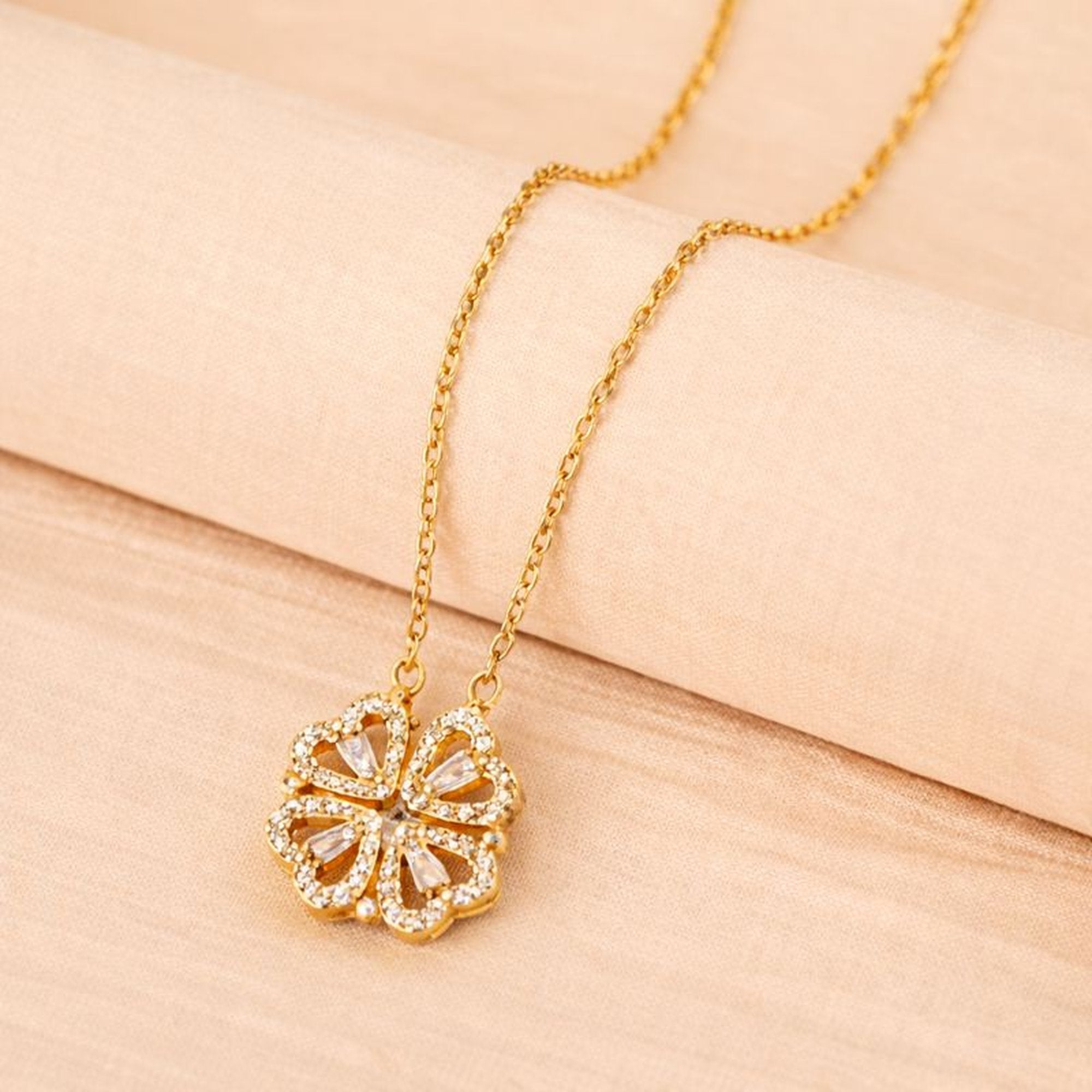 Four Leaf Clover Rose Gift Box Necklace