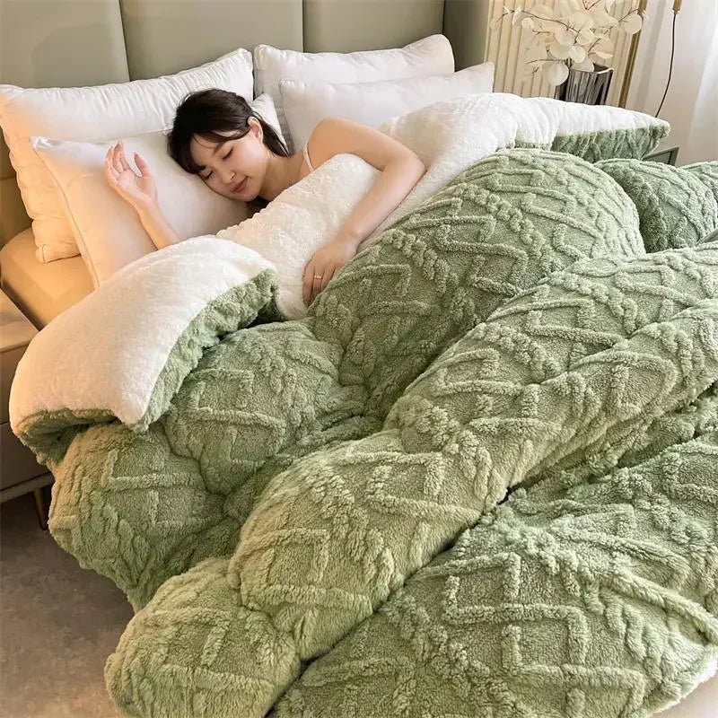 Thick Winter Blanket for Bed Soft Flannel & Artificial Lamb Cashmere Warm, Cozy & Comfortable Quilt Comforter