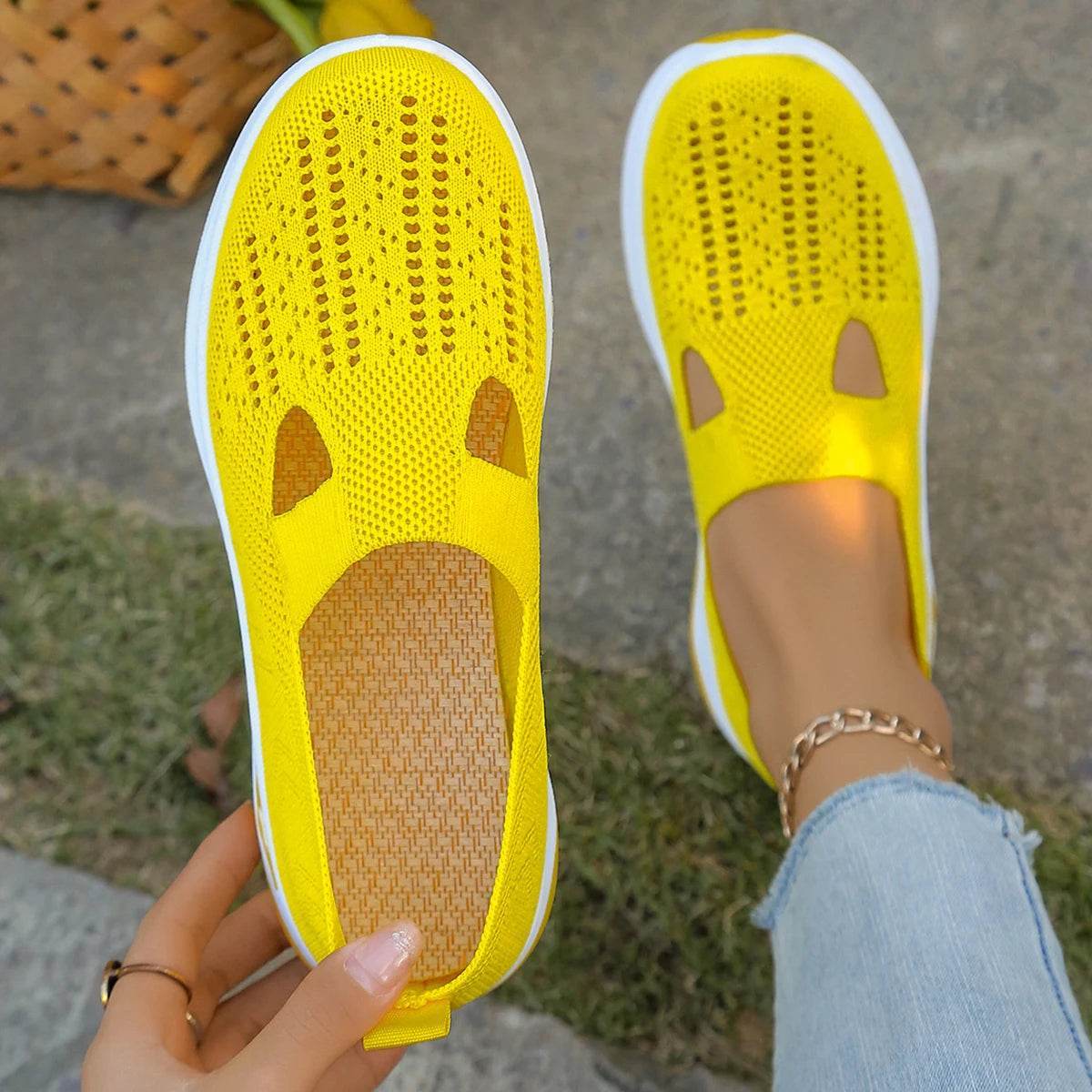 Lightweight Women’s Casual Sneakers – Breathable Flat Shoes for Everyday Comfort - CartRare